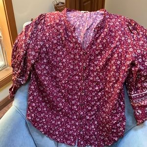 Ladies top, cranberry pattern, new condition